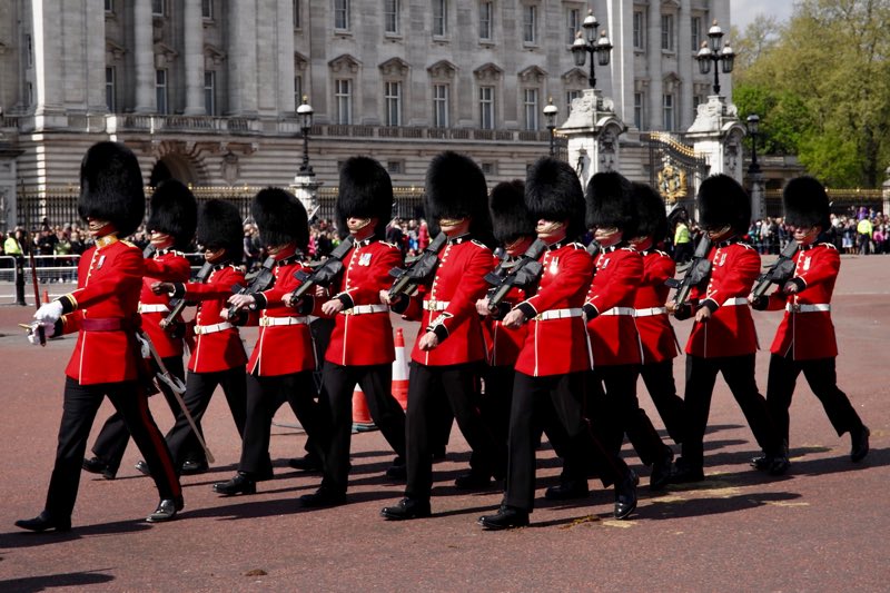 what time is changing of the guard at windsor castle today